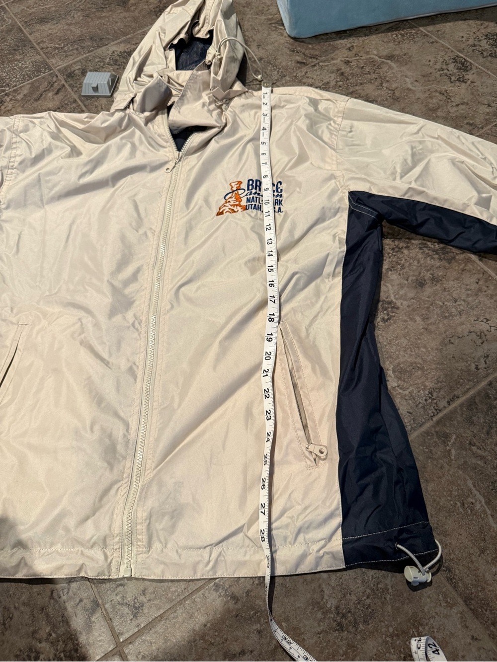 Bryce Canyon national park Utah USA raincoat designed in USA few spots see image - Picture 13 of 16